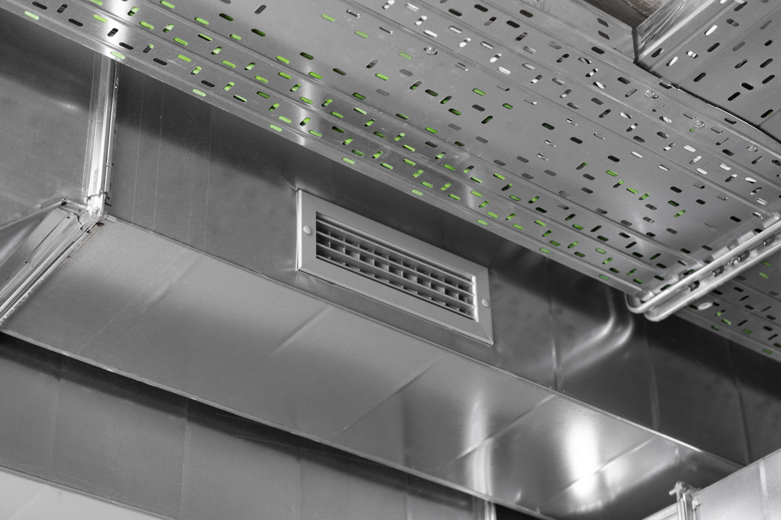 Commercial kitchen make-up air and ventilation system